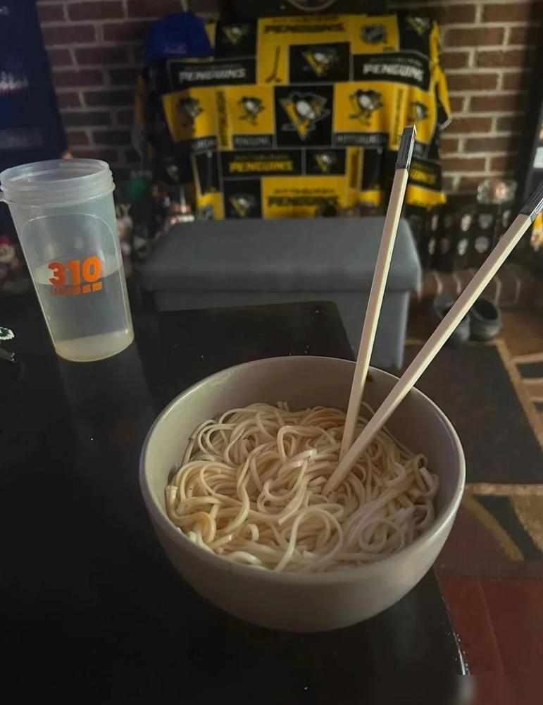 “赛考斯先生刚回美国，屁股还没坐热，就干了一件让全网沸腾的事！说真的，我这种在国