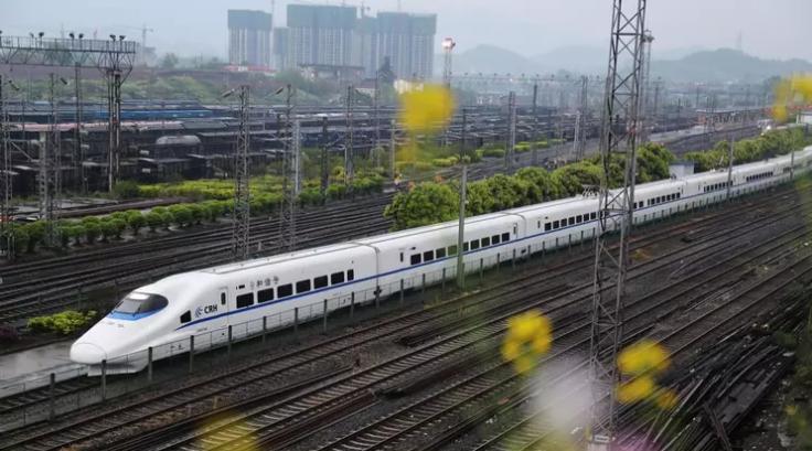 负债6万亿元，相当于每天亏损2.58亿元，中国高铁一张票800块钱，为何14亿人