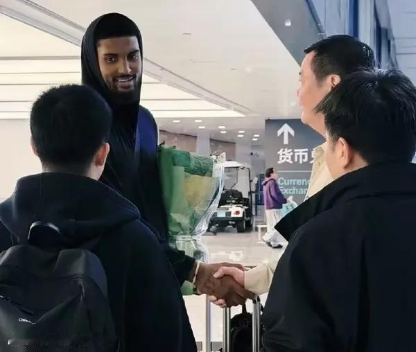 广东宏远引进大外是不是给球迷画的大饼！CBA常规赛进入收官阶段，争冠球队再次