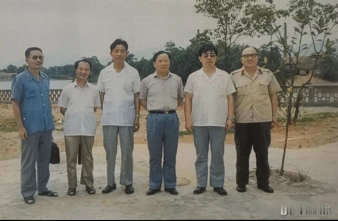 1988年仲夏，司法部副部长金鉴在司法部监狱管理局王明迪、浙江省司法厅于国强、应