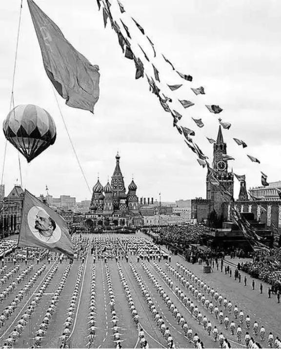 苏联为什么斗不赢美国？你以为的苏联是败在美国手上，实际上苏联并不是斗不赢美国，而