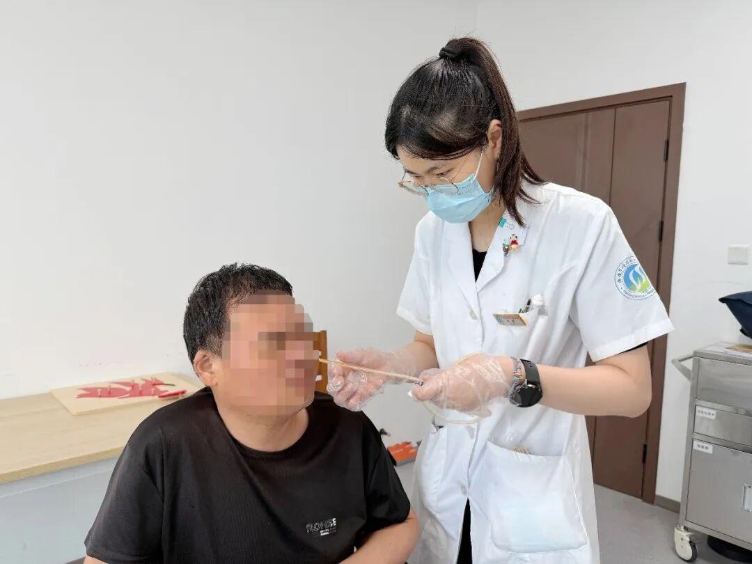 “太惊喜了！”8月15日报道，江苏南通，一男子突发脑梗，留下左侧肢体偏瘫后遗症，