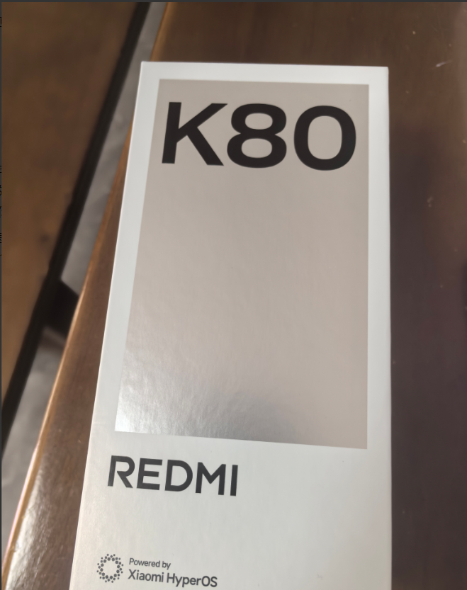 帮我儿子买的红米K80，刚刚到货，顺丰小哥哥刚送来，配合小哥哥拍照，因为国补的嘛