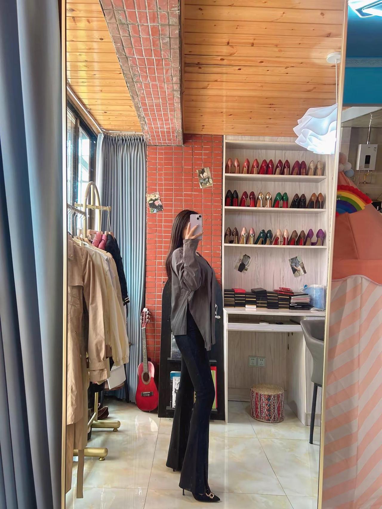 摔了一跤，摔得好疼好疼，站了很久，久到无法释怀……