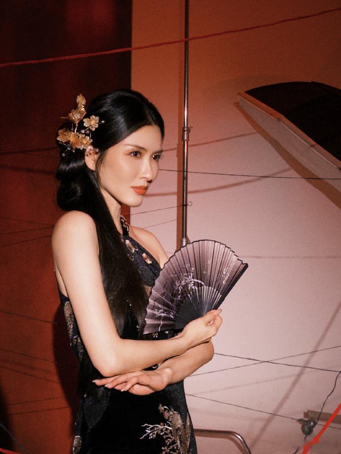 徐洁儿女人味十足徐洁儿如此有魅力浪姐四公的妆造真的是美到了我的心巴上了呀，不得