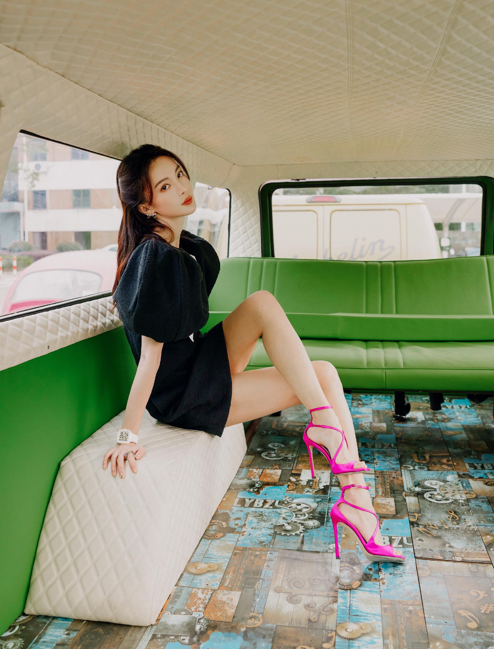 金晨的高跟鞋穿搭美得令人窒息