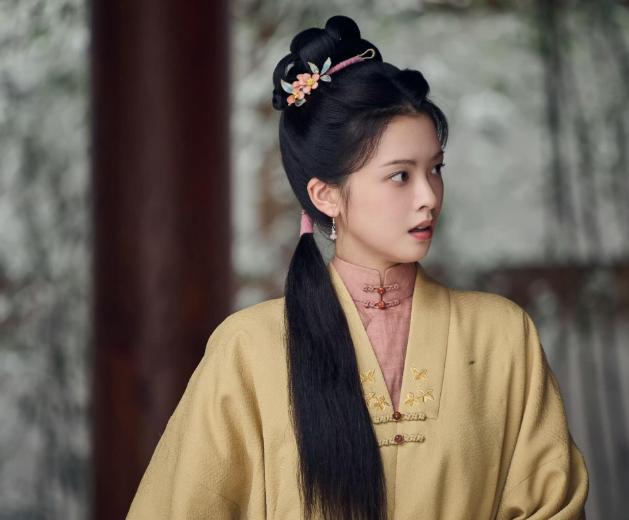 破防了！兰香如故小莲戏外身世太好哭。 《兰香如故》里，小莲是林府最底层的粗使