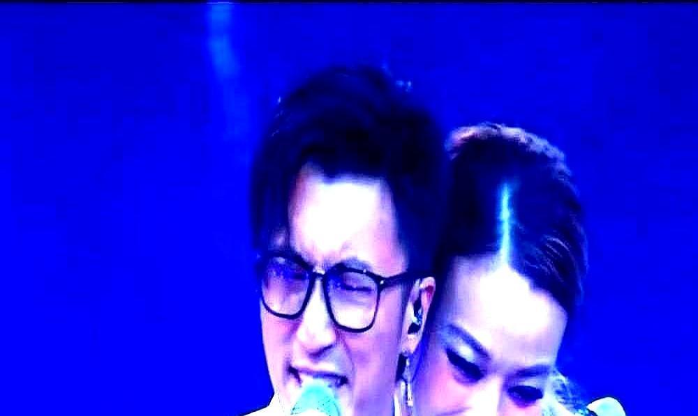 容祖儿一句“嫂子”把王菲喊上热搜！天后反手甩出“煮鹅”暴击，这俩人居然当众撒糖