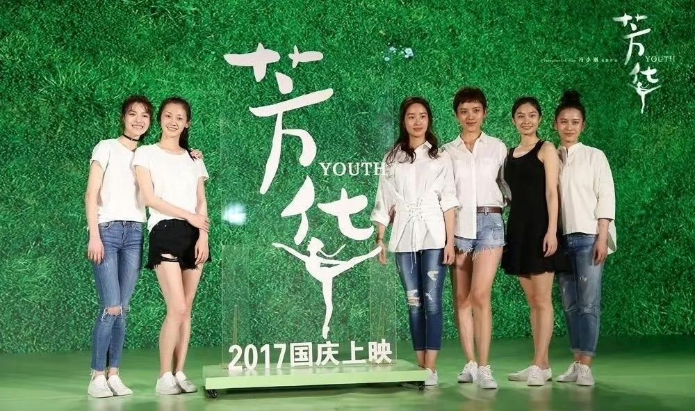 郭碧婷参加婚礼穿这么廉价的睡衣吗？