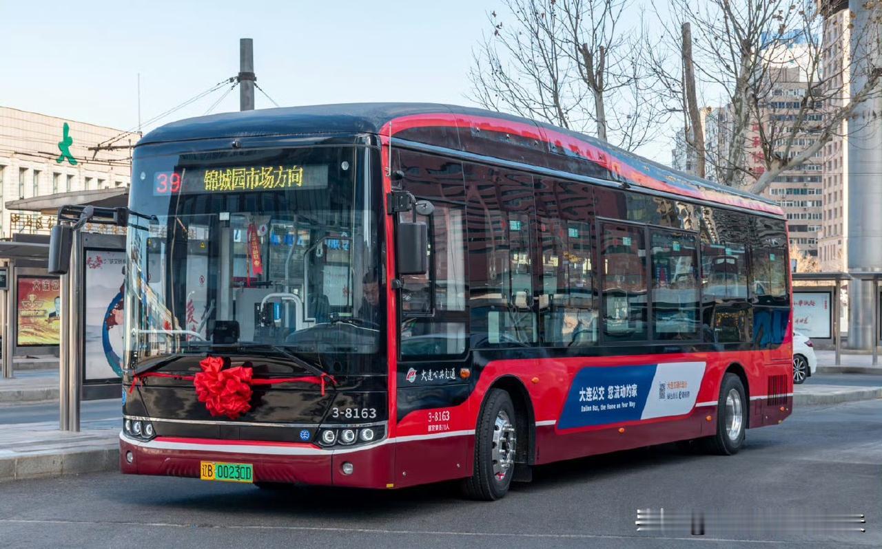 一位在大连公交工作了十几年的老调度员，年前喝茶时聊起：不少人觉得公交公司就是
