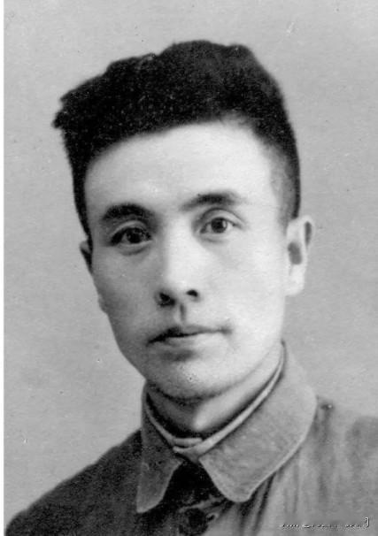 他曾任贵州省委第一书记。1917年出生，山西平定人。1935年参加革命。1980
