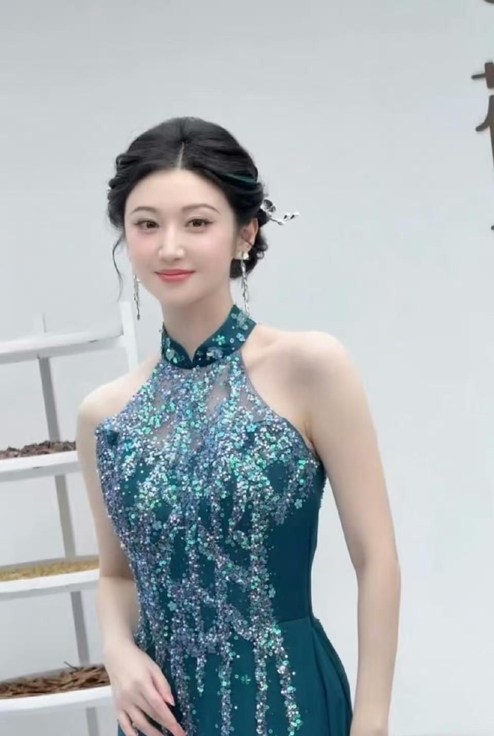 景甜这个挑染，真真是点睛之笔，太惊艳了！