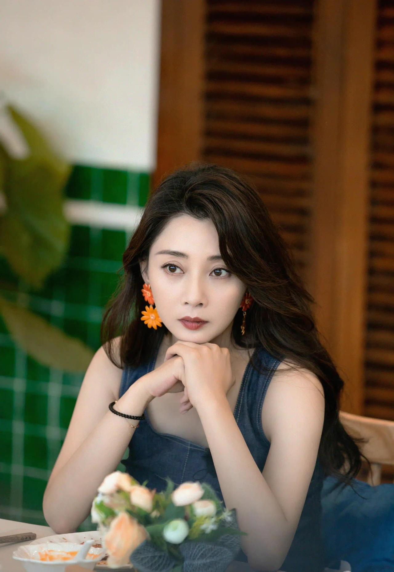 演员殷桃说：“当年，我从军艺毕业后不久，就接到了《历史的天空》的邀约，压力很大，