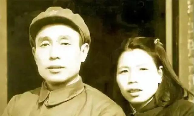 1979年，李赤然少将恢复名誉，回南京军区索要工资，空军司令员不满：老家伙平反了