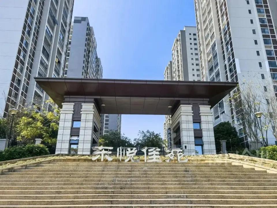 【柳州一小区46部电梯停运背后：回迁安置房的现代化治理之困】柳州东悦佳苑小区