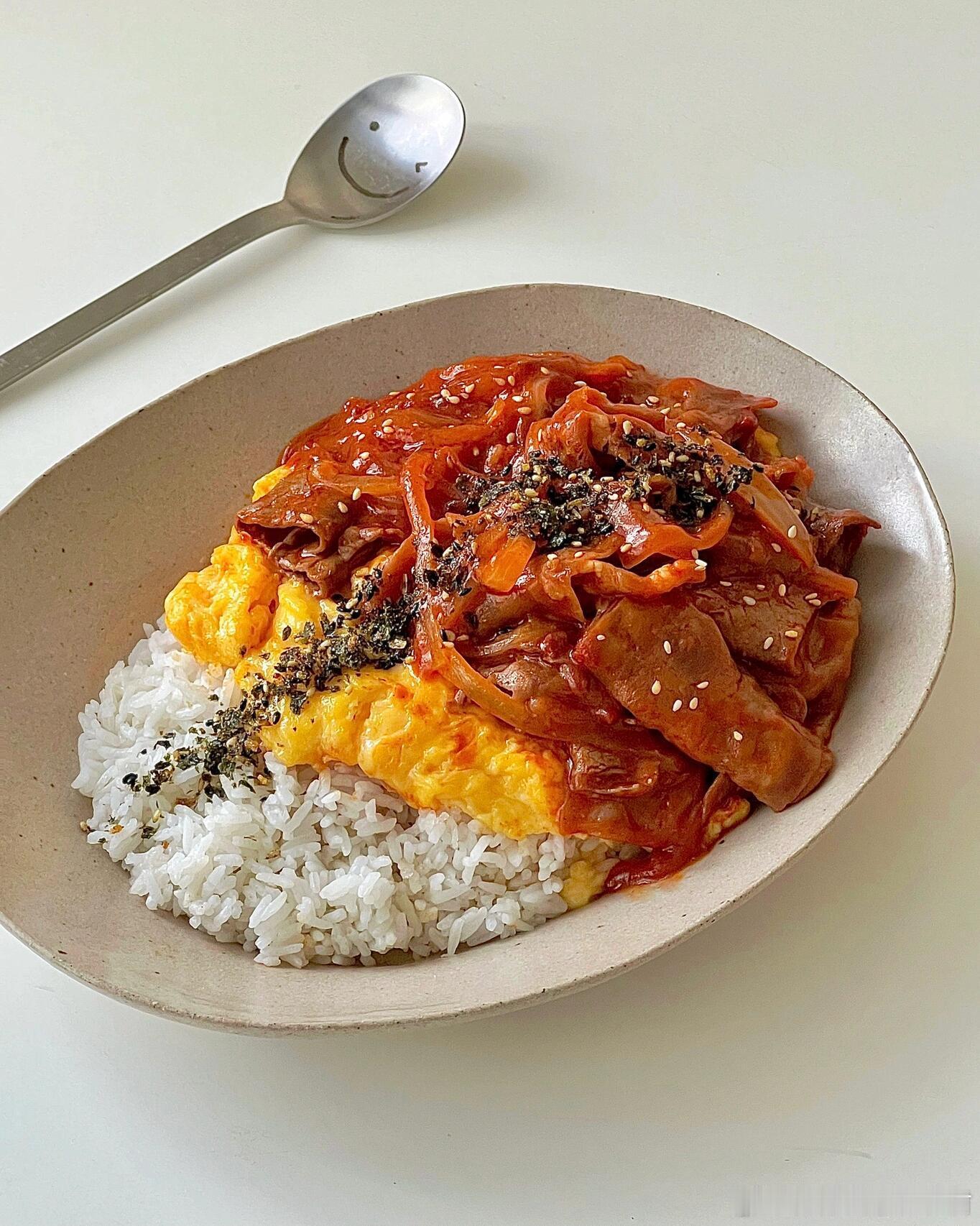 日常香辣过瘾‼️韩式辣炒肥牛滑蛋饭🍛·火热的夏天来上一碗热辣辣🔥的