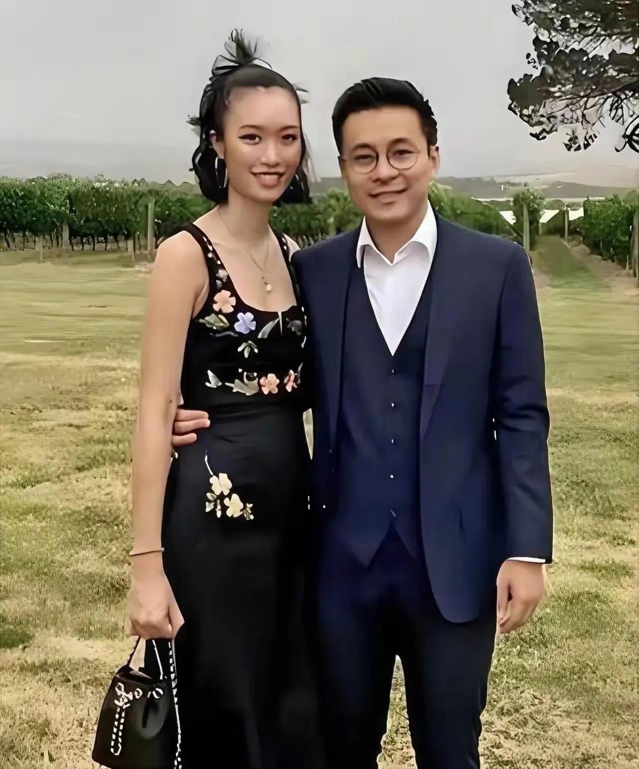 霍启仁娶的这位泰国老婆真的是不咋地，与大哥霍启刚老婆郭晶晶比较起来，差距不是一般