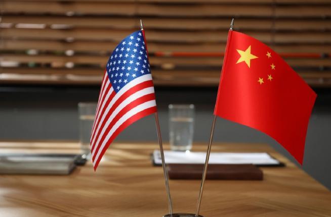 很多人以为中美的矛盾是中国的崛起威胁到了美国老大的地位，中国想上去而美国不愿意下