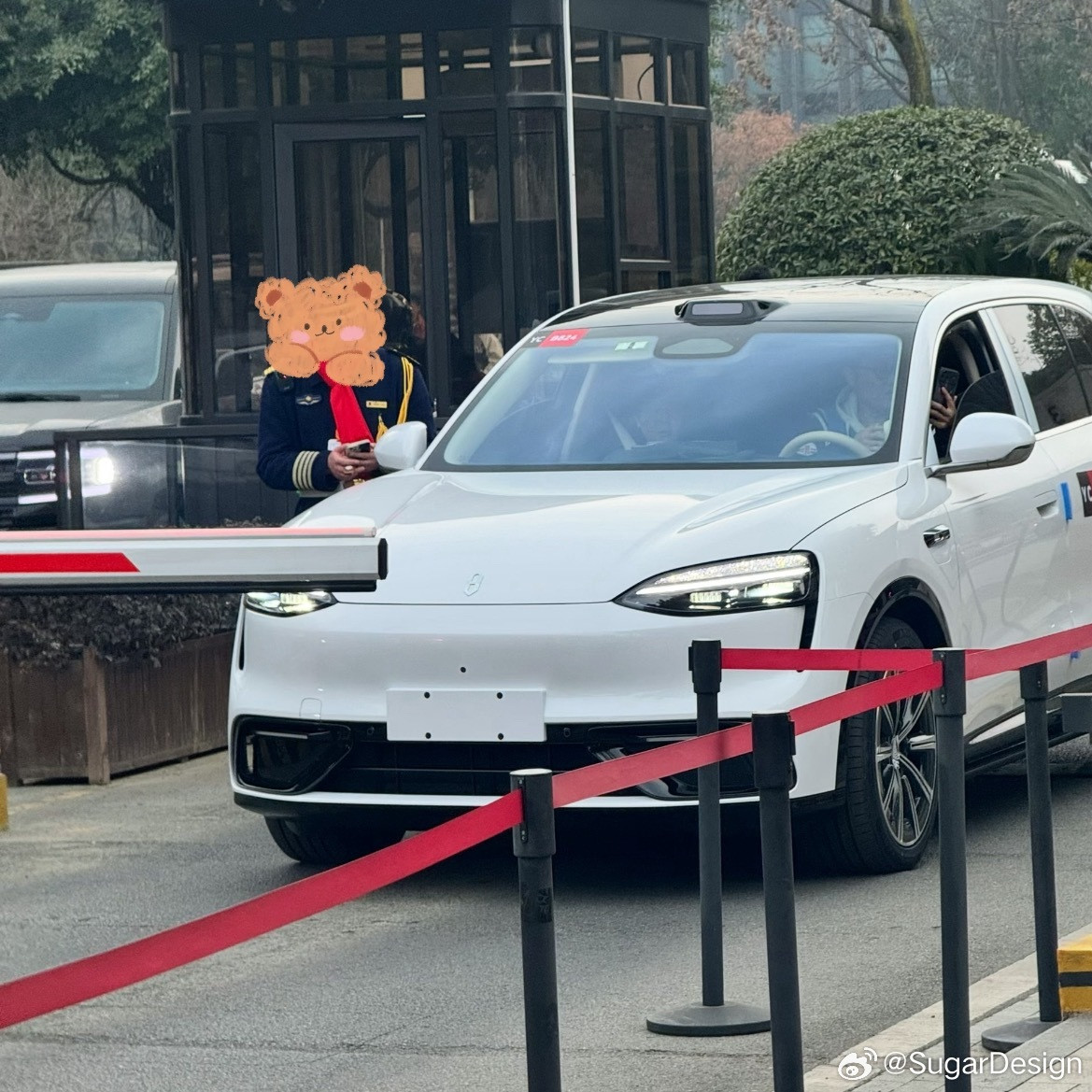 问界M6实车图一套后市场抓紧时间！把贯穿灯搞出来吧！销量会爆