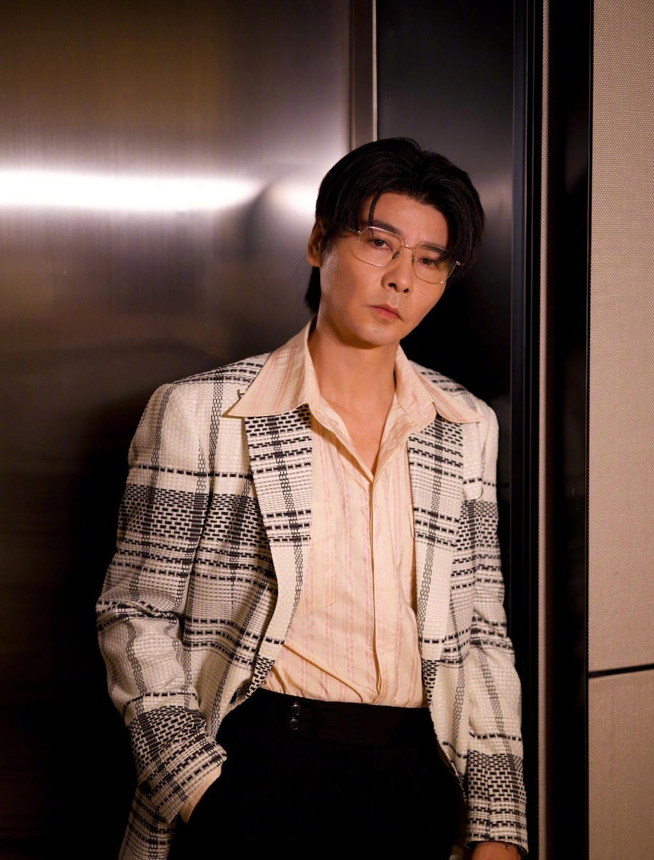 张晋真是个宝藏动作演员！1974年出生于重庆的他，有太多闪光点。早年退役后加入