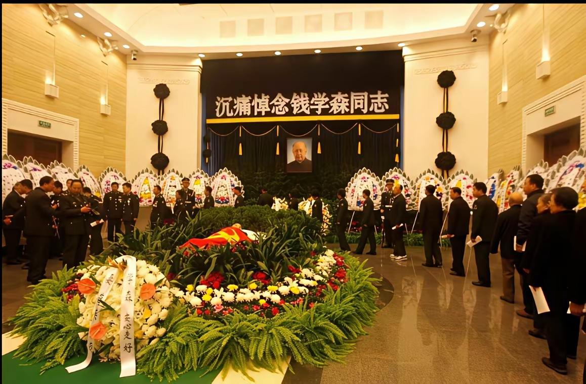 钱学森是伟大的科学家，我军的高级将领。