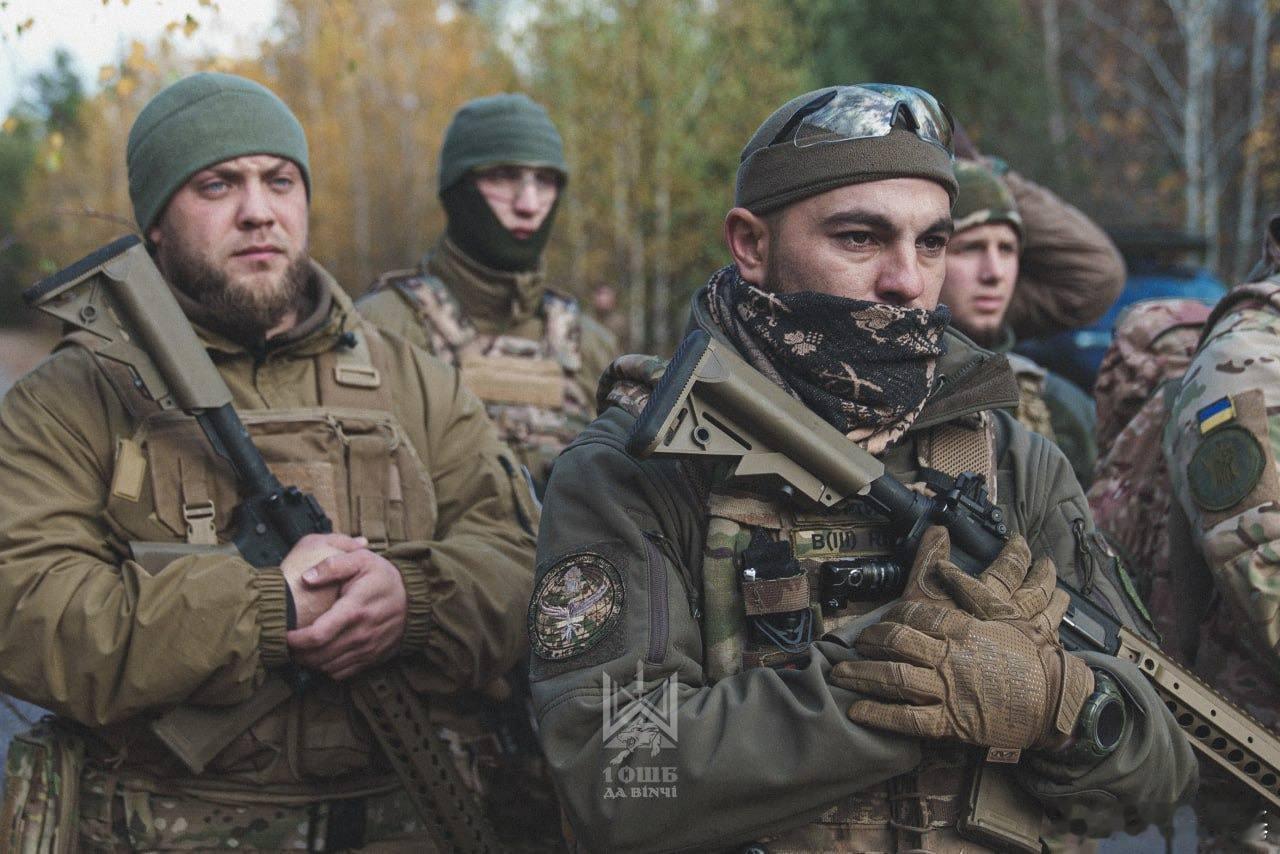 西尔斯基倒是不傻，已经被逼到了墙角。他最倚仗和钟爱的突击部队（每个月壮丁的70%