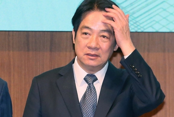 我们刚刚举行盛大的阅兵式，没想到民进党又在两岸关系上开倒车了！9月6日，岛内