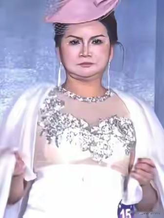 这个选美冠军，的确不是很美，不仅一点也不美，而且看起来太一般了，就是一个普通人中