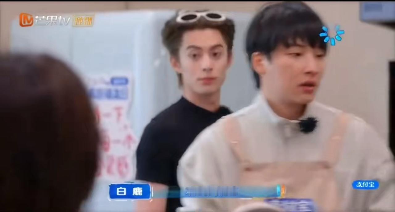 不止是王鹤棣不舒服，吴泽林也不舒服了。这两天王鹤棣的瓜有点大。他觉得自己在节