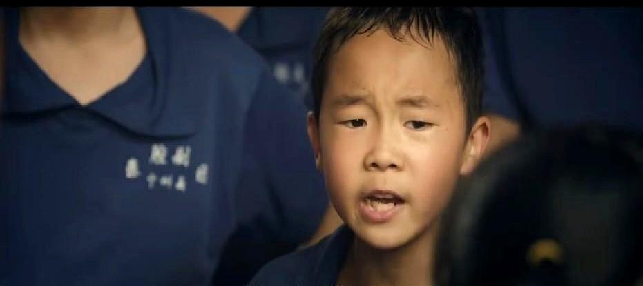 张艺谋监制的《主角》差点就看不下去了，幸亏有那几个“丑”孩子。这剧前10集，