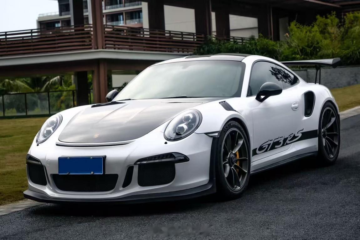 保时捷911GT3RS车辆于2017年01月上牌，仪表里程40000公里