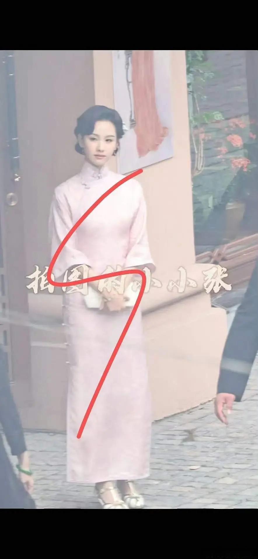 看看陈都灵九重天路透如何在孤舟里旗袍就很惊艳，和民国好适配！​​​