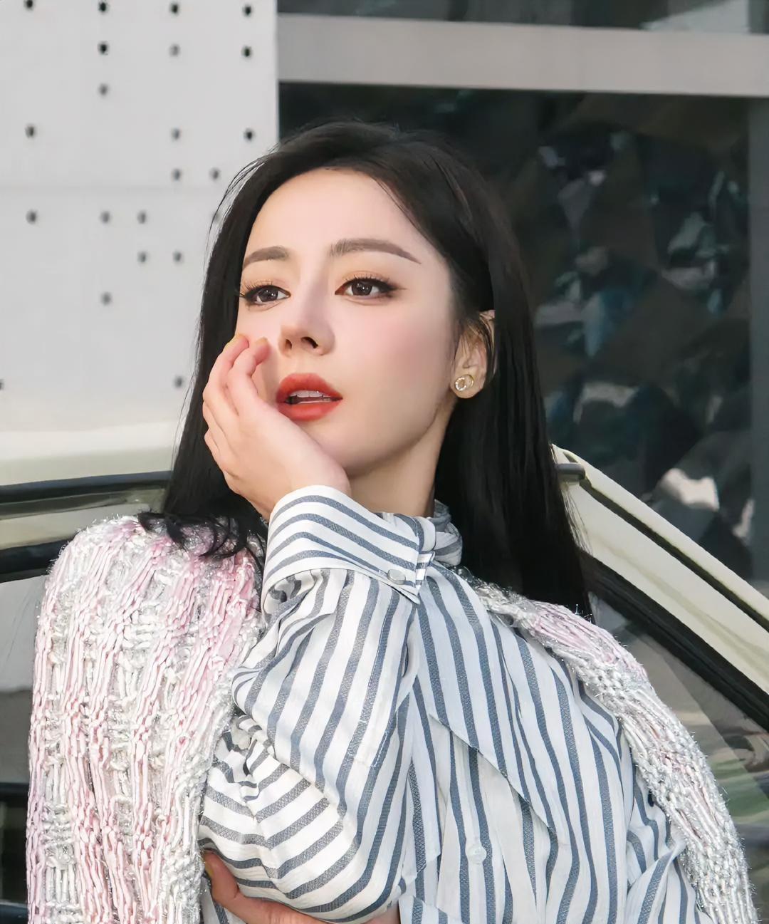 万众期待的巴黎时装周，热巴居然临时缺席了。工作室官宣因不可抗力无法抵达，人