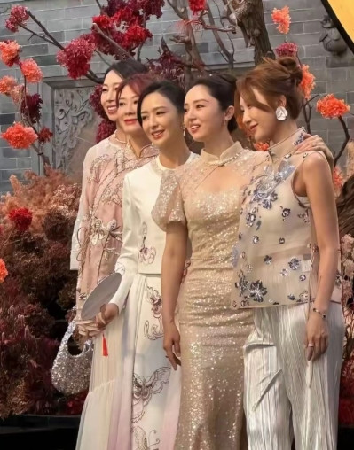 佟丽娅，让人心疼。7月17日，42岁的佟丽娅，冲上热搜，这一次，不是因为前夫
