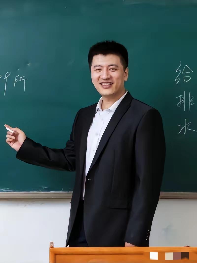 一个关于中国人长久的谣言因为昨天张雪峰的离去而被打破。那就是“国人仇富”，但事实