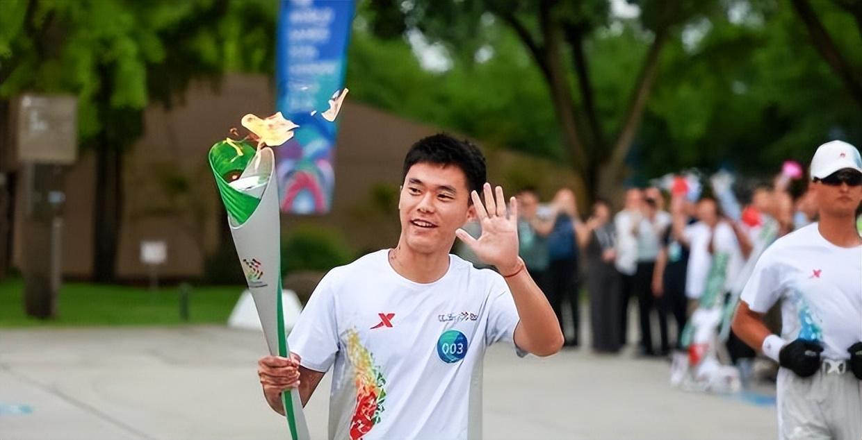 成都蓉城未来有望真正实现两翼齐飞，安东尼奥调教出来的两位重量级后卫，都已被蓉城提
