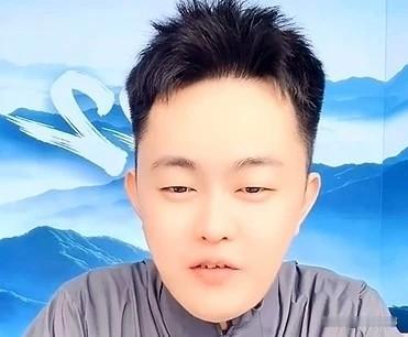 35%财产分期付！蛋蛋全力托举巴扎黑官宣合作，众网红提杯高喊“护蛋蛋一世周全”。