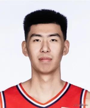 夸了徐昕一个赛季了，今晚徐昕打的也没什么问题。但是徐昕在场上还是不够机灵，今天徐