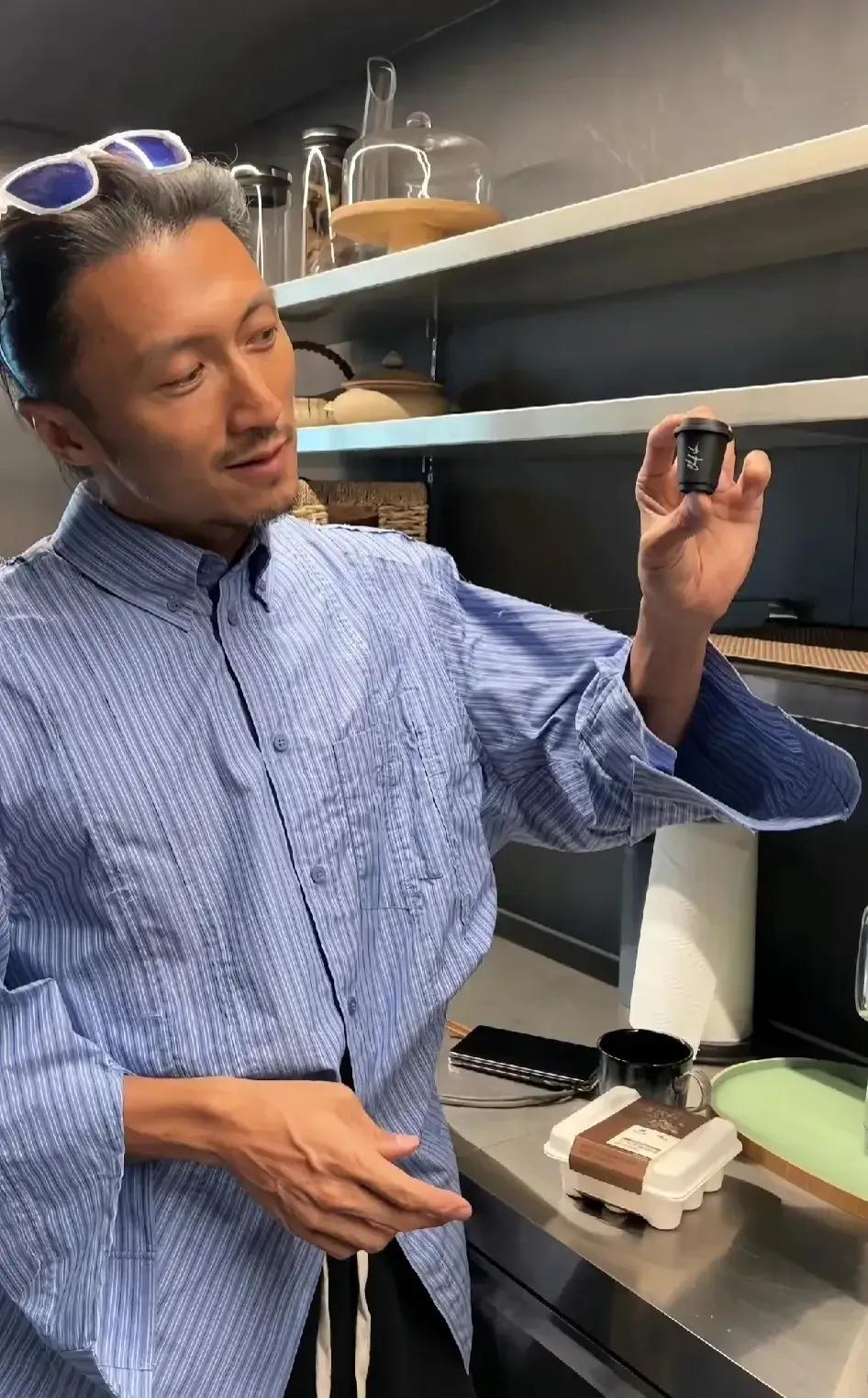 谢霆锋，40多岁满头白发天天和王菲在一起慢慢也变老了这下，年龄的鸿沟