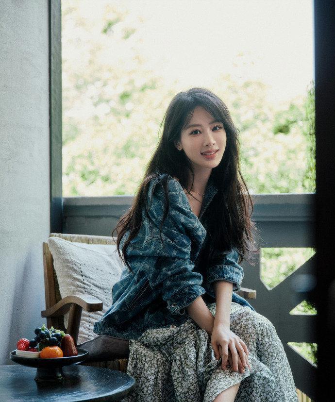 近些年，杨紫凭借精湛的演技和对角色的深刻诠释，在影视领域持续绽放光彩，她主演的每