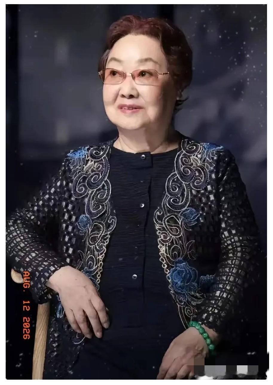 郭兰英走了，享年97岁。老一辈艺术家谢幕，留下的不只是《我的祖国》，还有那段被时