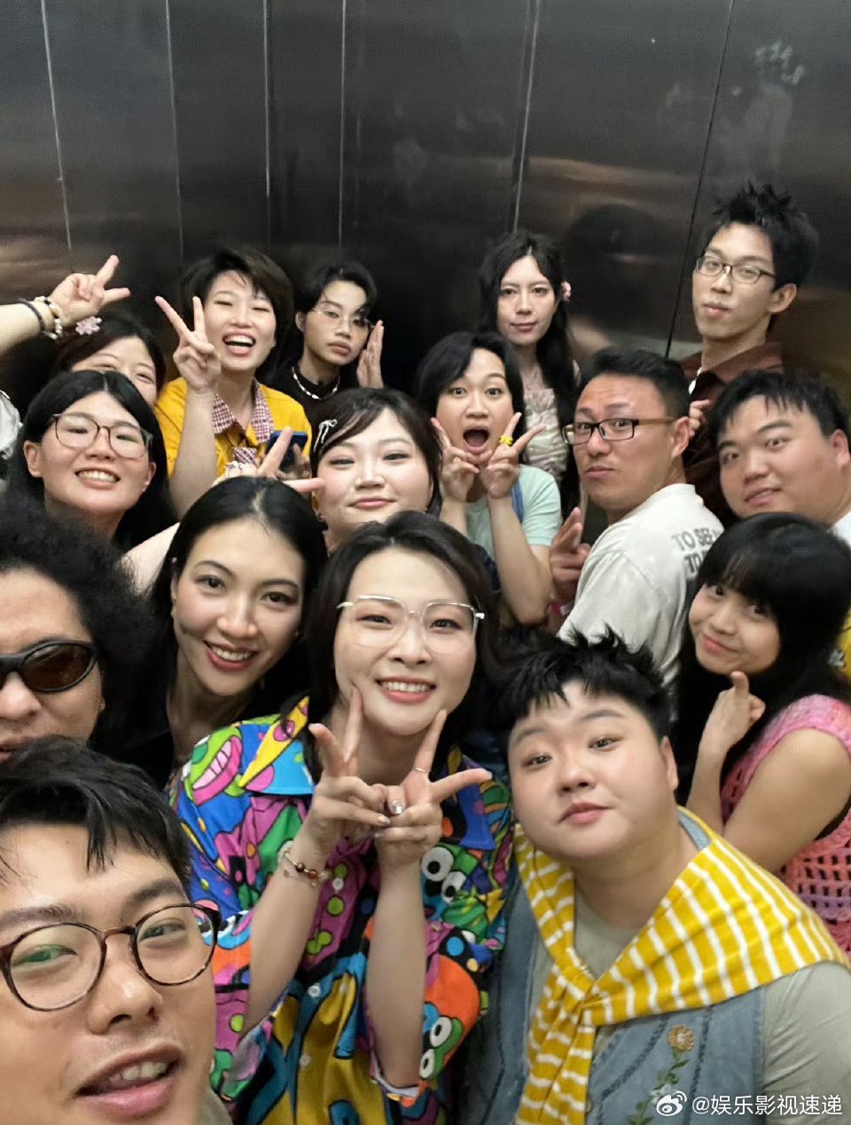 爱上喜单2群像是我的宿命刘旸说今年有了一堆可以找的人，不再像去年那样孤独。这种