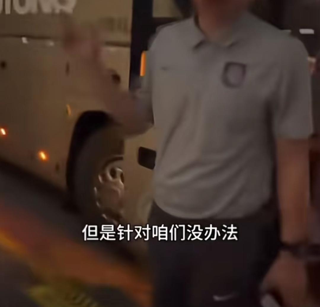 于根伟不该说这样的话！首先足球比赛裁判不可避免的会有错漏判和误判，这个赛后可以申