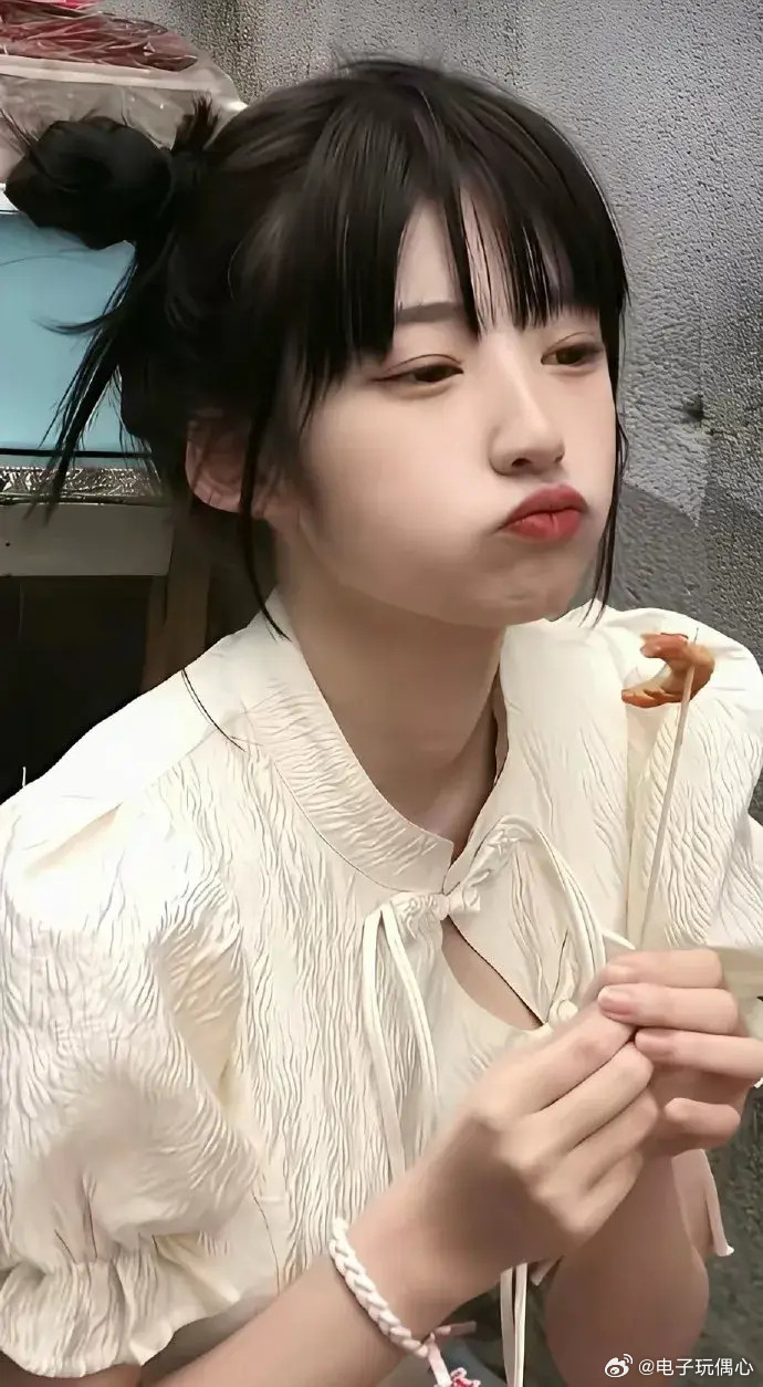 原来黄一鸣年轻的时候这么漂亮，怪不得王思聪会选择她！