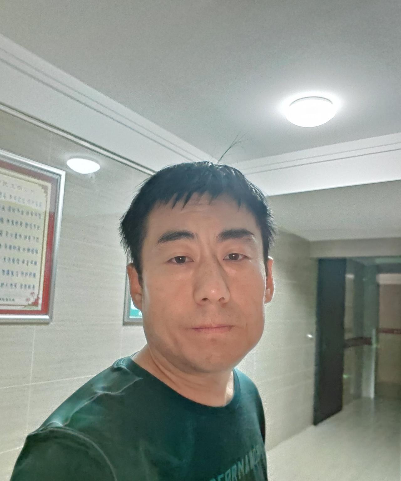 人到中年，总以为自己还很年轻，可是父母，上一辈的亲人每年几乎都有离开人世的。总