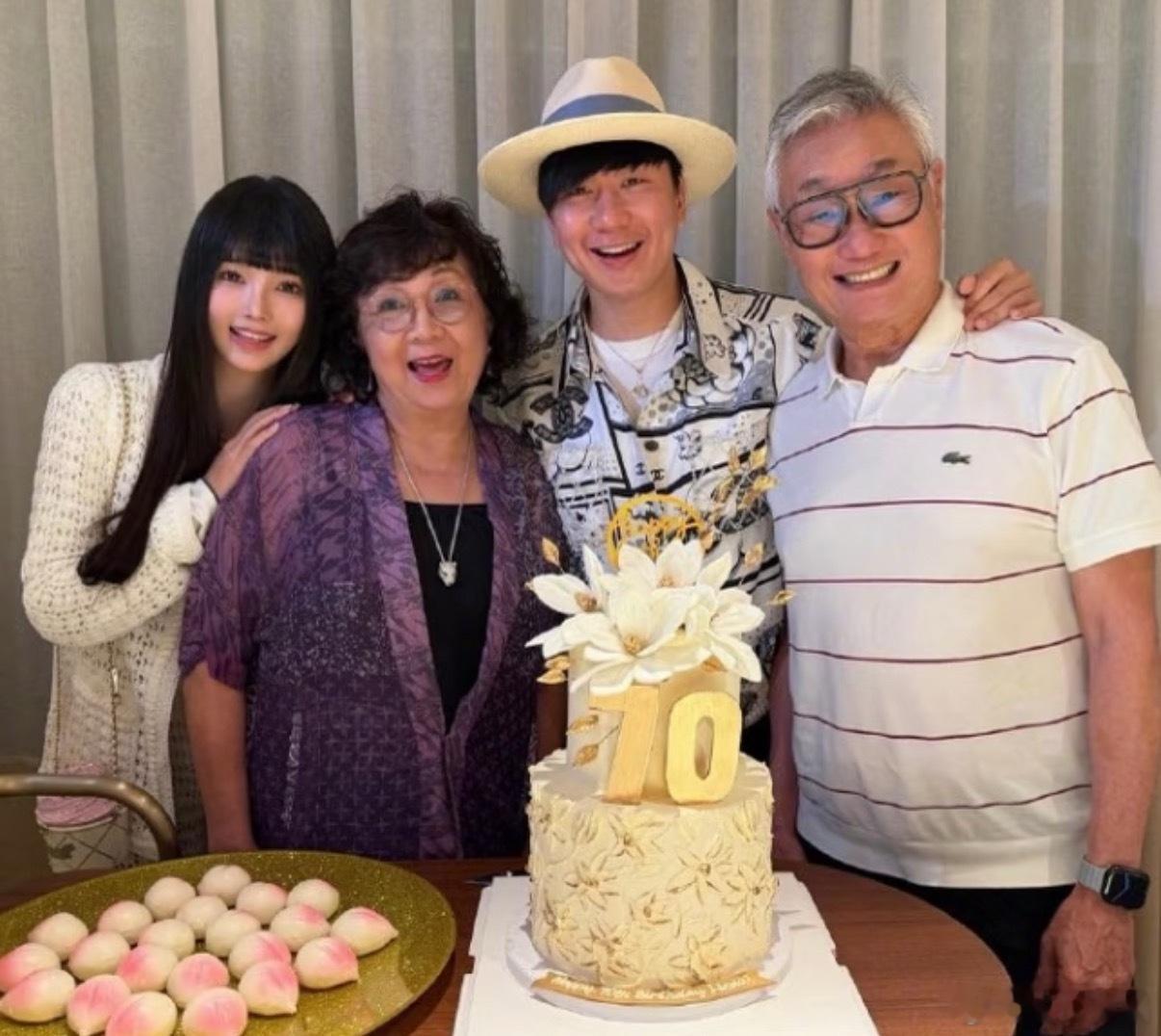 林俊杰方否认看七七直播一见钟情不算是不是一见钟情，但搞了这么长时间也挺不容易啊，