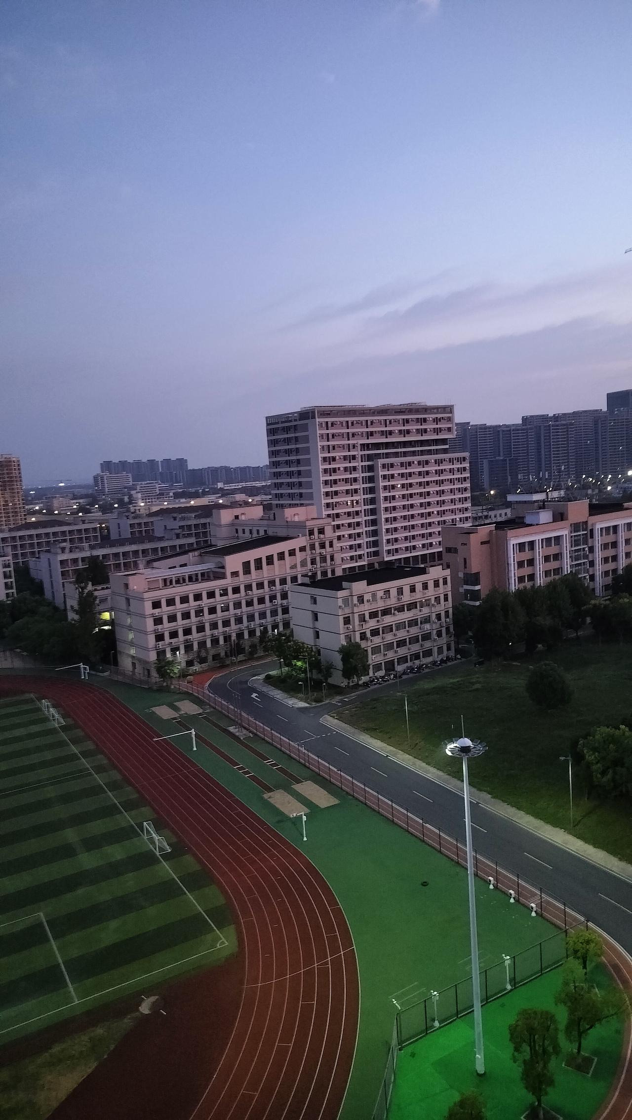 我这是要发疯的前兆吗？一想起房子，想死的心都有！怎么也睡不着觉，明明不想上厕