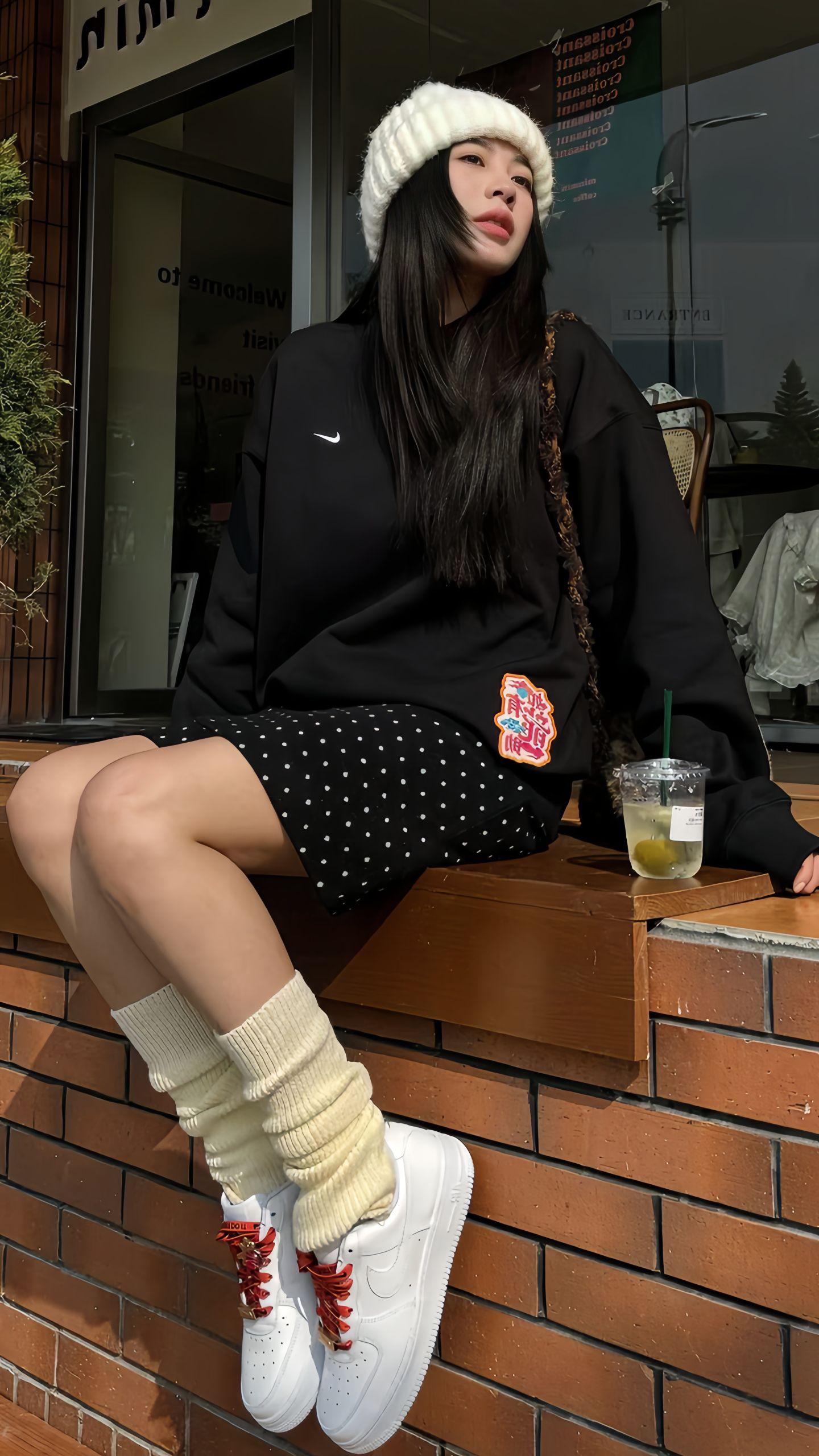 看我的新鞋子。