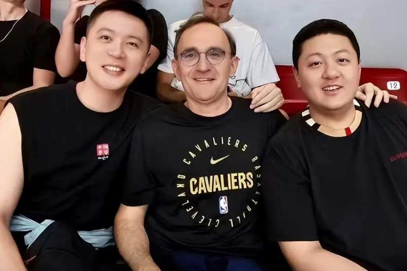 辽篮快报，张俊豪和黄秋实已经预约了飞往西班牙的机票，参加西班牙今年秋天开始的首届