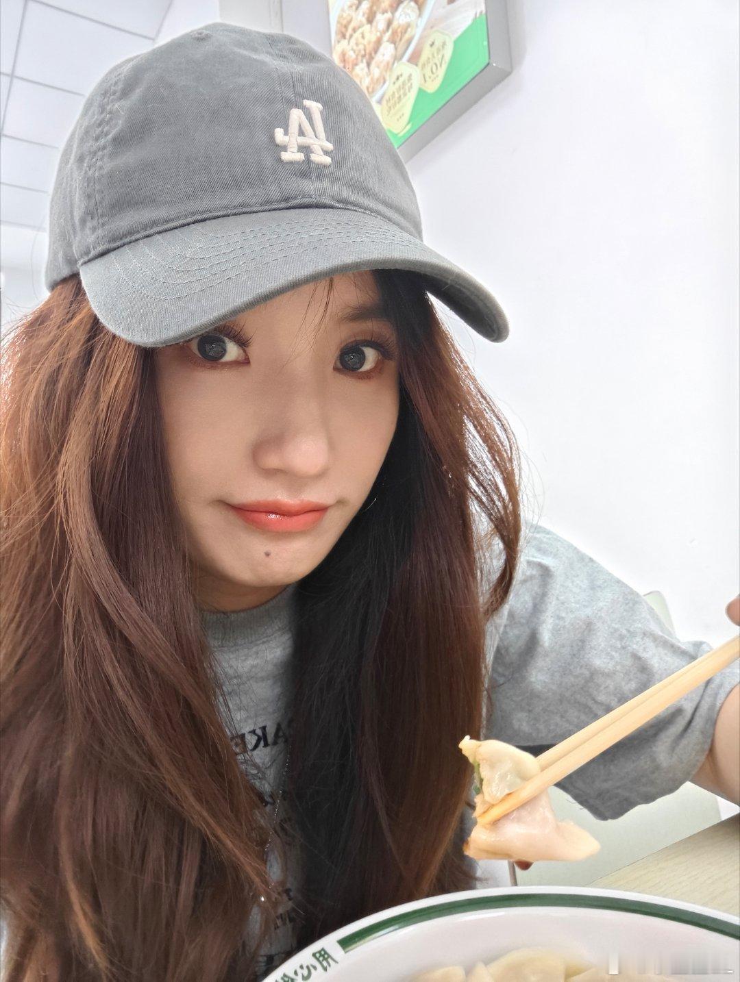 吃个鲅鱼饺子就出发机场啦。。还是辣么好吃！15个刚好差不多吃饱…[doge]​